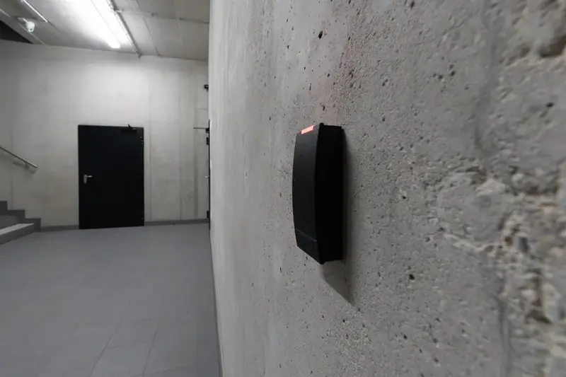 Access control card reader